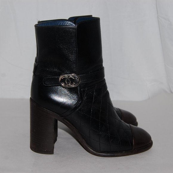$1695❤️37.5/7 CHANEL with CC logo Black & Brown Quilted Leather Ankle Boots - Picture 1 of 17